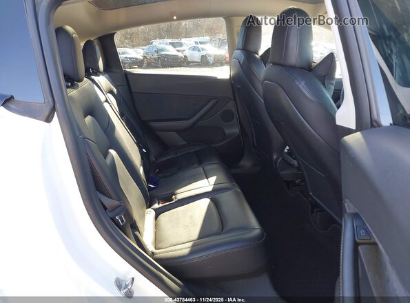 7SAYGDEE3NF376116 2022 TESLA MODEL Y White VIN კოდის სტიკერის ხედი
