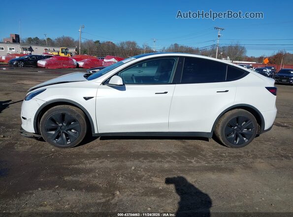 7SAYGDEE3NF376116 2022 TESLA MODEL Y White სალონის 360-გრადუსიანი ხედი
