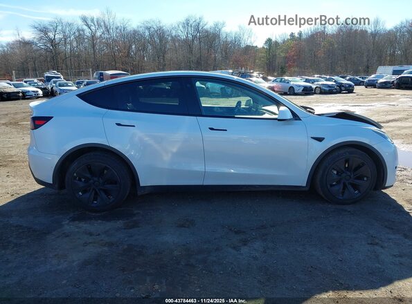 7SAYGDEE3NF376116 2022 TESLA MODEL Y White უკანა სალონის ხედი