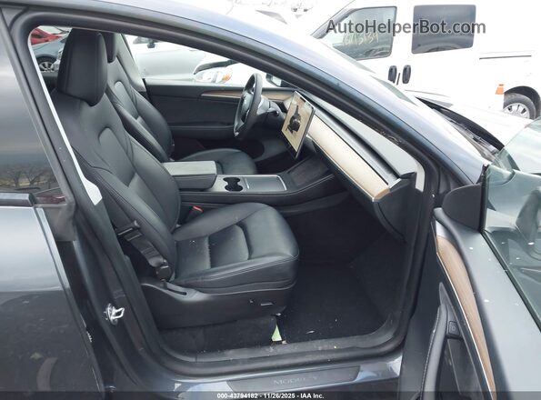 7SAYGDEE3PF708588 2023 TESLA MODEL Y Gray Widok wnętrza z przodu
