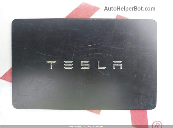 7SAYGDEE3PF708588 2023 TESLA MODEL Y Gray Widok deski rozdzielczej