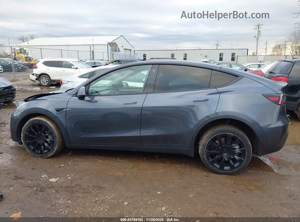 7SAYGDEE3PF708588 2023 TESLA MODEL Y Gray Widok wnętrza 360 stopni