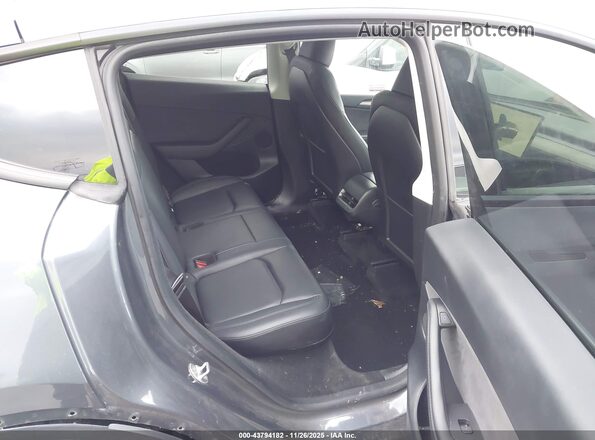 7SAYGDEE3PF708588 2023 TESLA MODEL Y Gray Widok naklejki z numerem VIN