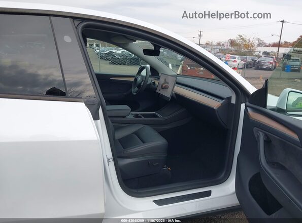 7SAYGDEE3RA259090 2024 TESLA MODEL Y White Սալոնի դիմացի տեսք