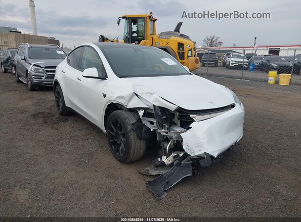 7SAYGDEE3RA259090 2024 TESLA MODEL Y White Դիմացի տեսք