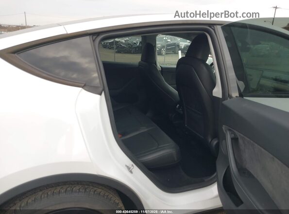 7SAYGDEE3RA259090 2024 TESLA MODEL Y White VIN կոդի պիտակի տեսք