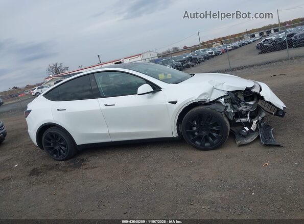 7SAYGDEE3RA259090 2024 TESLA MODEL Y White Սալոնի հետևի տեսք