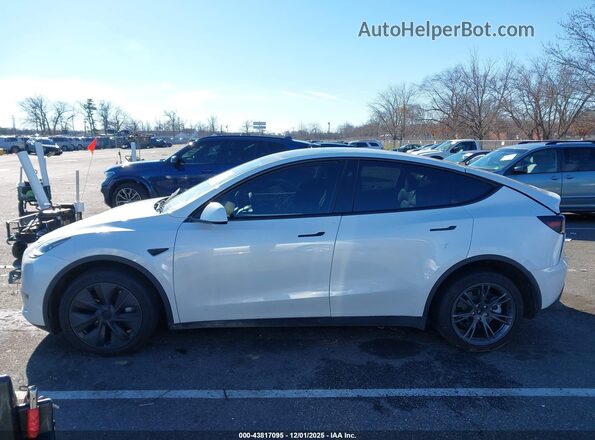 7SAYGDEE3SF223490 2025 TESLA MODEL Y White Vista interior trasera