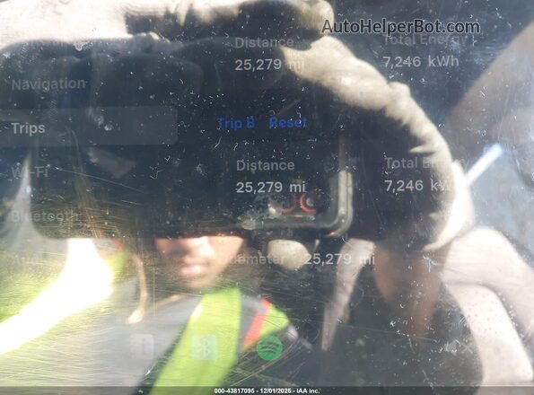 7SAYGDEE3SF223490 2025 TESLA MODEL Y White Vista de los asientos traseros