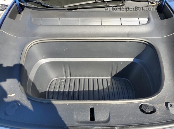 7SAYGDEE3TA440438 2026 TESLA MODEL Blue Vista del compartimento del motor
