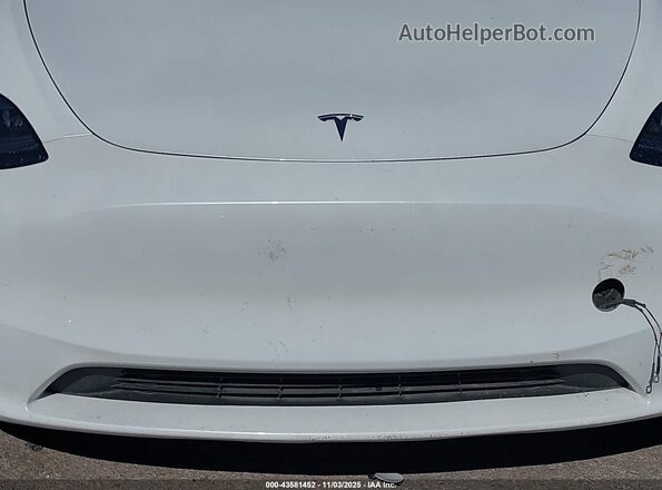 7SAYGDEE4RA267781 2024 TESLA MODEL Y White Widok deski rozdzielczej