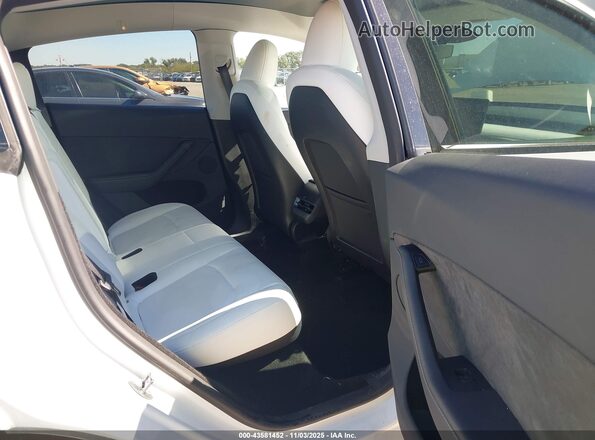 7SAYGDEE4RA267781 2024 TESLA MODEL Y White Widok naklejki z numerem VIN