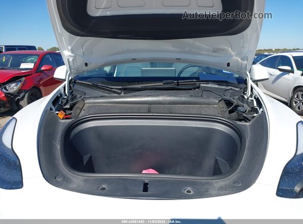 7SAYGDEE4RA267781 2024 TESLA MODEL Y White Widok z tyłu