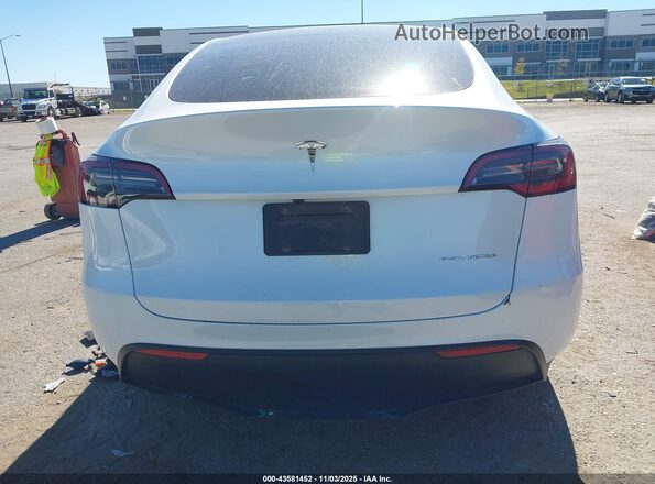 7SAYGDEE4RA267781 2024 TESLA MODEL Y White 