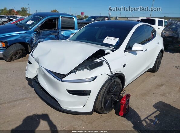 7SAYGDEE4TA496114 2026 TESLA MODEL Y White Vista tres cuartos delantera izquierda