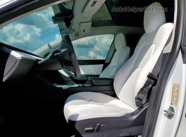 7SAYGDEE6NF327170 2022 TESLA MODEL Белый Вид салона спереди