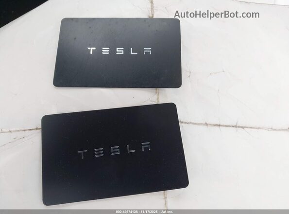 7SAYGDEE6RA321209 2024 TESLA MODEL Y Gray Vista del salpicadero