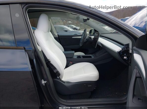 7SAYGDEE6RA321209 2024 TESLA MODEL Y Gray Vista interior delantera