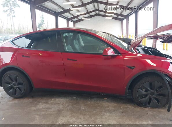 7SAYGDEE6SF237450 2025 TESLA MODEL Y Красный Вид задней части салона