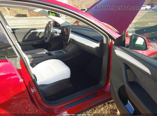 7SAYGDEE7RA260808 2024 TESLA MODEL Y Red Front interior view