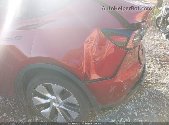 7SAYGDEE7RA260808 2024 TESLA MODEL Y Red Front view