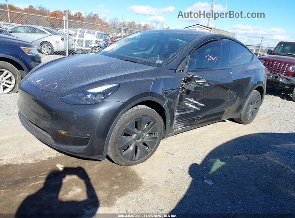 7SAYGDEE7RF198376 2024 TESLA MODEL Y Black წინა მარცხენა ხედი სამი მეოთხედიდან