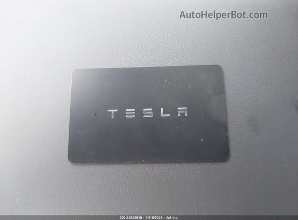 7SAYGDEE8RA217935 2024 TESLA MODEL Y Dark Blue Vista del salpicadero