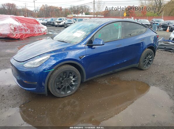 7SAYGDEE8RA217935 2024 TESLA MODEL Y Dark Blue Vista tres cuartos delantera izquierda