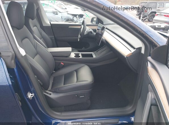 7SAYGDEE8RA217935 2024 TESLA MODEL Y Dark Blue Vista interior delantera