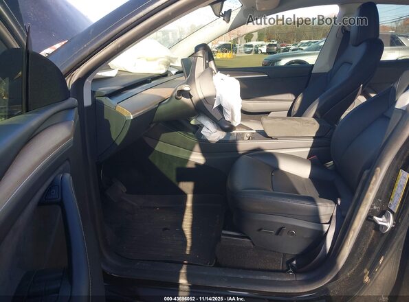 7SAYGDEE8RA237988 2024 TESLA MODEL Y Черный Вид салона спереди