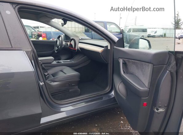 7SAYGDEE9NF509753 2022 TESLA MODEL Y Gray Front interior view