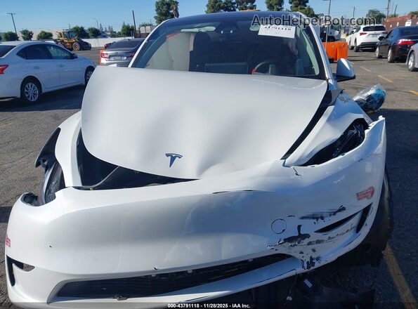 7SAYGDEE9RF090860 2024 TESLA MODEL Y White Սարքավորումների վահանակի տեսք