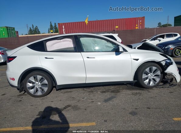 7SAYGDEE9RF090860 2024 TESLA MODEL Y White Սալոնի հետևի տեսք