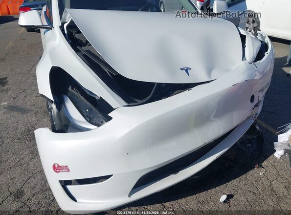 7SAYGDEE9RF090860 2024 TESLA MODEL Y White Դիմացի տեսք