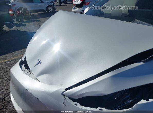 7SAYGDEE9RF090860 2024 TESLA MODEL Y White Հետևի տեսք