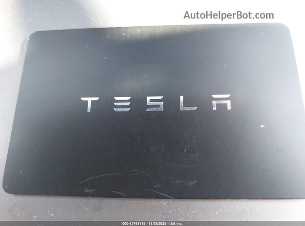 7SAYGDEE9RF090860 2024 TESLA MODEL Y White Առջևի վահանակի տեսք