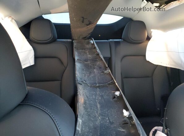 7SAYGDEE9TF435960 2026 TESLA MODEL Black Vista de los asientos traseros