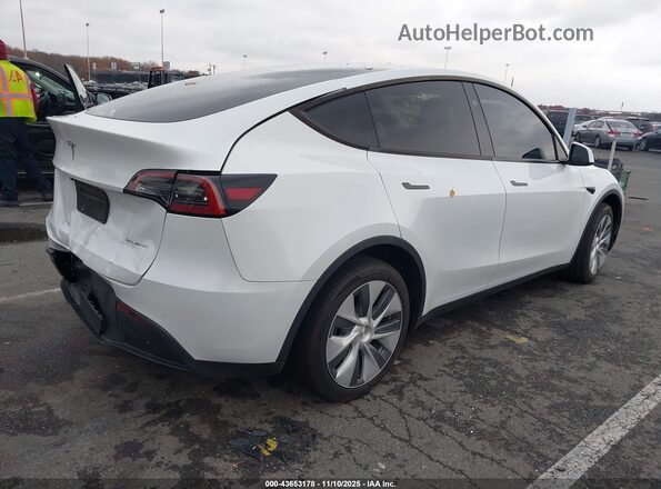 7SAYGDEEXRA278932 2024 TESLA MODEL Y White Tył prawy