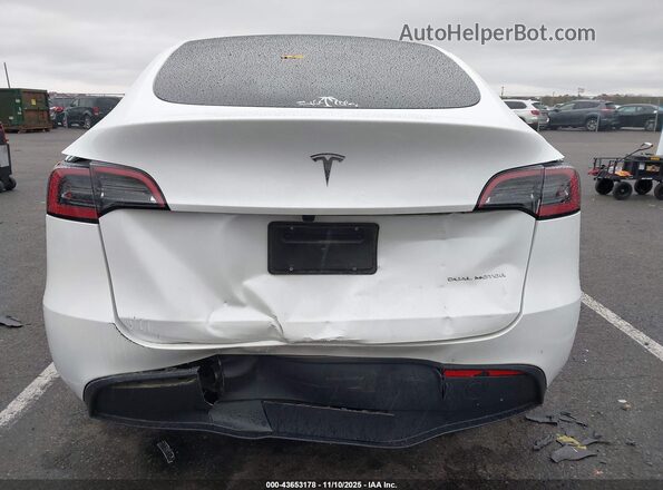7SAYGDEEXRA278932 2024 TESLA MODEL Y White Widok z przodu