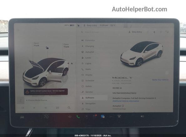 7SAYGDEEXRA278932 2024 TESLA MODEL Y White Widok tylnych siedzeń