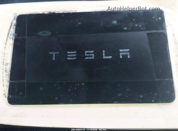 7SAYGDEEXRA278932 2024 TESLA MODEL Y White Widok deski rozdzielczej