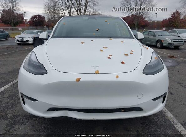 7SAYGDEEXRA278932 2024 TESLA MODEL Y White Widok zestawu wskaźników