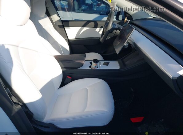 7SAYGDEF0NF488560 2022 TESLA MODEL Y White Widok wnętrza z przodu