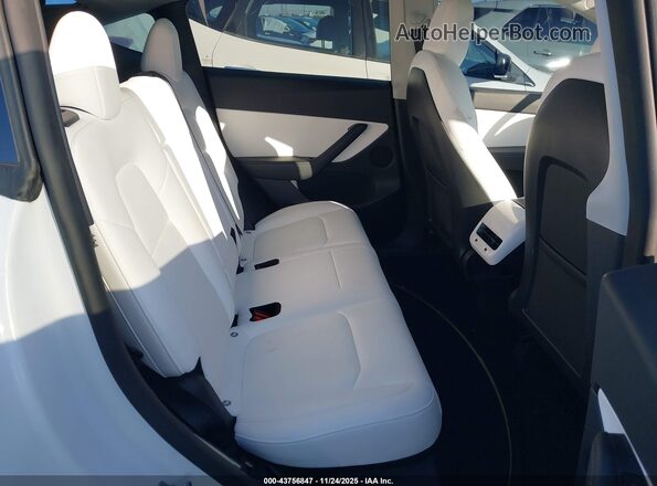 7SAYGDEF0NF488560 2022 TESLA MODEL Y White Widok naklejki z numerem VIN