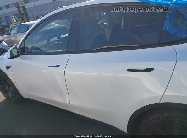 7SAYGDEF0NF488560 2022 TESLA MODEL Y White 