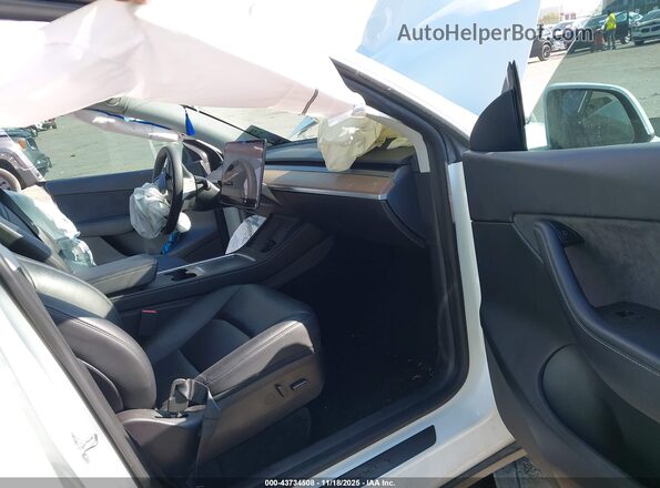 7SAYGDEF1NF337257 2022 TESLA MODEL Y White წინა სალონის ხედი