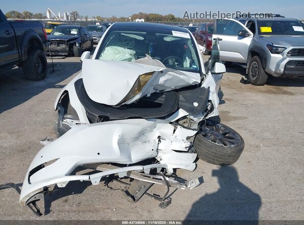 7SAYGDEF1NF337257 2022 TESLA MODEL Y White ხელსაწყოთა პანელის ხედი