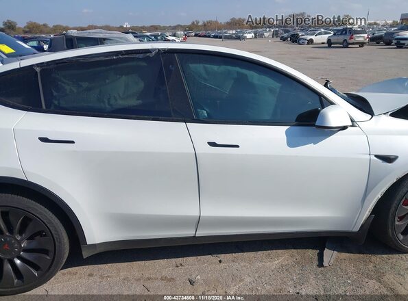 7SAYGDEF1NF337257 2022 TESLA MODEL Y White უკანა სალონის ხედი