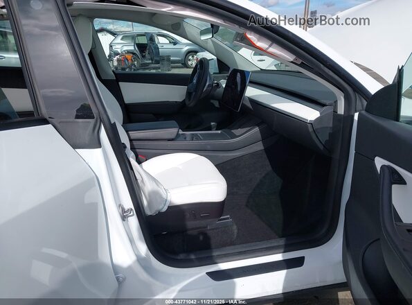 7SAYGDEF5NF409819 2022 TESLA MODEL Y White 