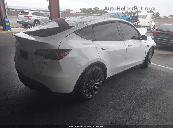 7SAYGDEF6RF107770 2024 TESLA MODEL Y White Rear right